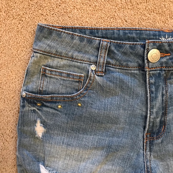 Almost Famous Distressed Denim Shorts Womens Size 7 High Rise Cut Offs - Picture 2 of 16
